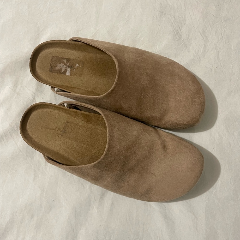 UNIVERSAL THREAD slides/clogs/slippers